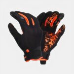 2 gants de moto noirs et orange avec un soleil, la marque CE et un carré avec un cycle