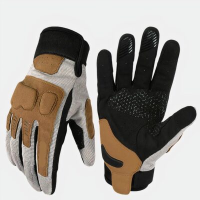 Une paire de gants marron, noir et gris avec du renfort sur la main.