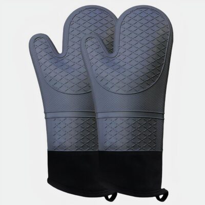Gants gris pour four sur fond clair.