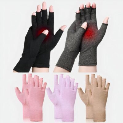 On voit des gants anti-arthrose : 5 modèles sont présents. Un noir, un gris, un rose, un mauve et un beige.