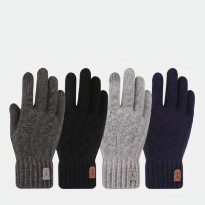 Gants de différentes couleurs sur fond blanc.