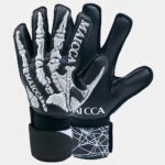 Gants de foot noirs sur fond blanc.