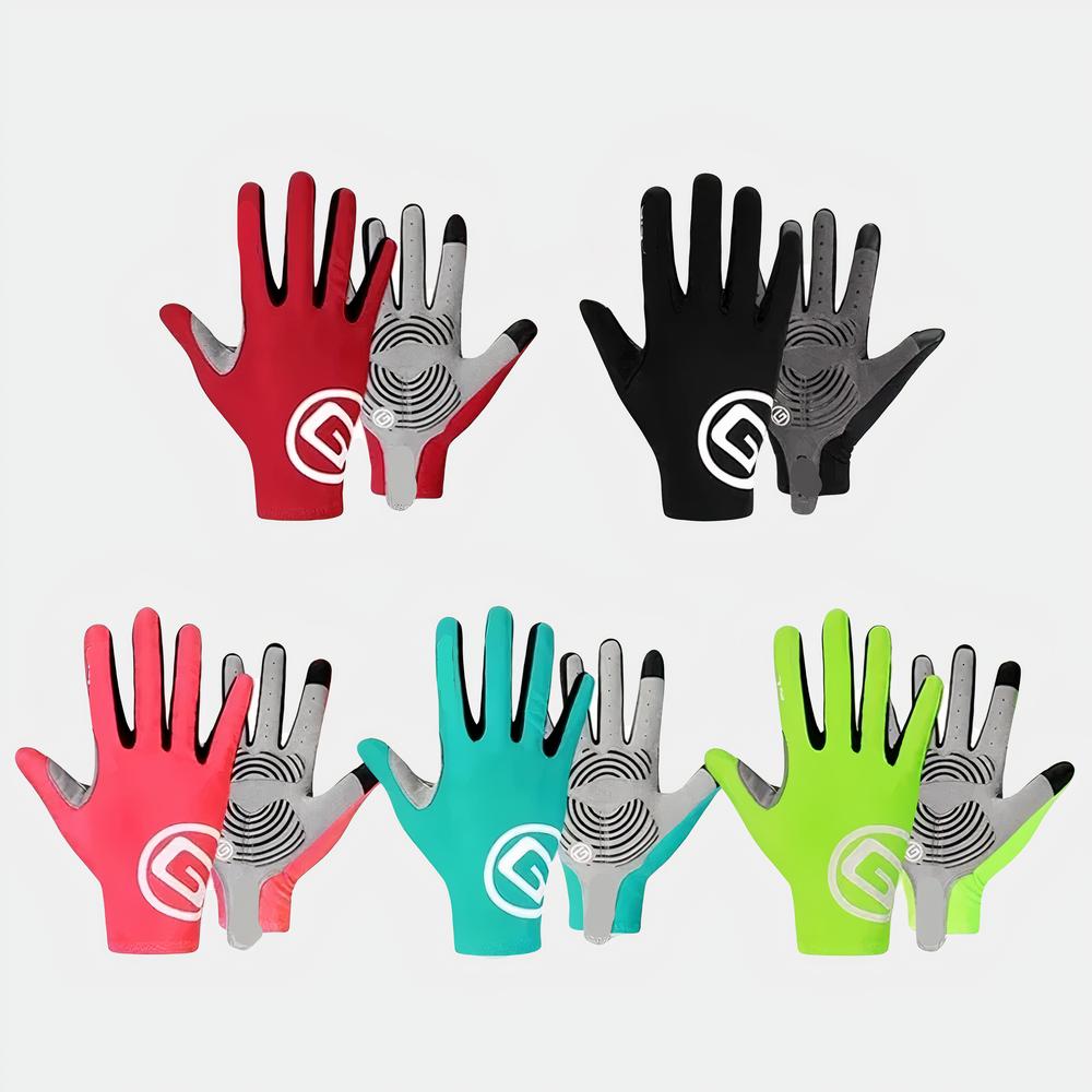 Gants de vélo doigts complets tactiles Photo de cinq paires de gants de vélo dos colorés et paumes grises avec logo en blanc sur le poignet et index et pouce présentant un pavé tactile, le tout sur un fond blanc