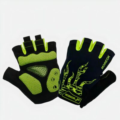 Photo d'une paire de gants de vélo unisexe noirs et verts avec coussinets de gel sur un fond blanc