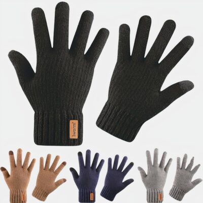 Gants en laine pour homme de différentes couleurs sur un fond enneigé.