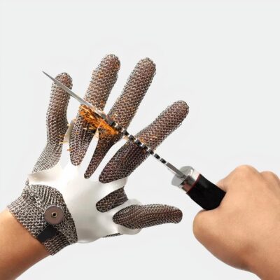 couteau sur gant en cotte de maille