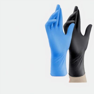 2 gants un bleu et un noir avec une boite bleue et blanche derrière. CE est indiqué en blanc sur du bleu