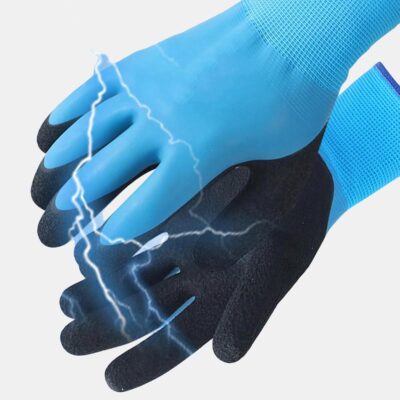Gants bleus avec courant électrique.