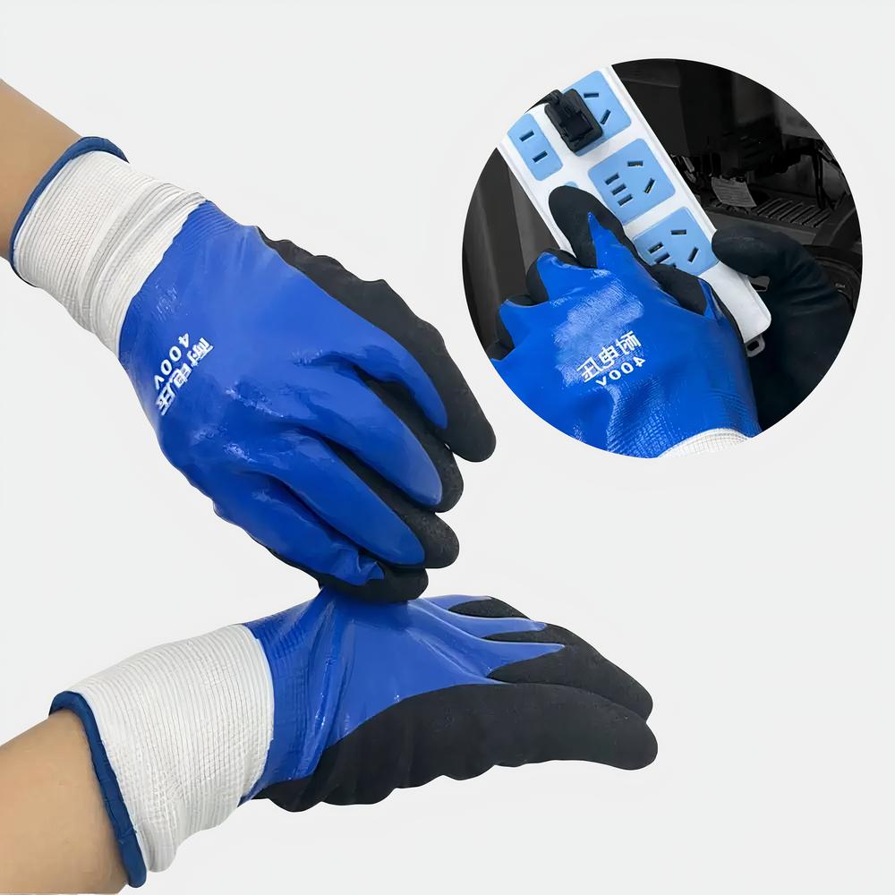 Gants d'électricien élastiques Mains portant des gants d'électricien bleus sur fond blanc.