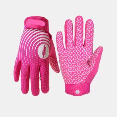 Photo d'une paire de gants rose de receveur de football américain à la paume anti-dérapante et de fermeture poignet par bouton pression, le tout sur un fond blanc