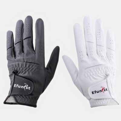 Photo de deux gants de golf homme l'un gris main gauche et l'autre blanc main droite faisant partie d'une paire chacun, le tout sur fond blanc