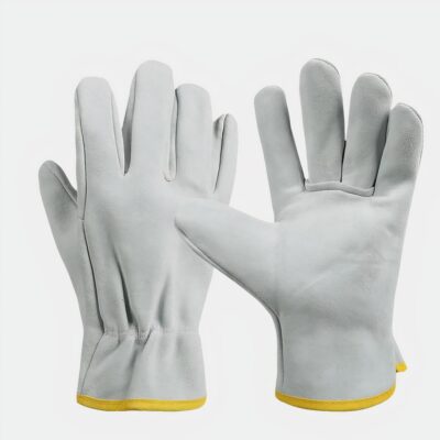Gants de manutention gris sur fond blanc.