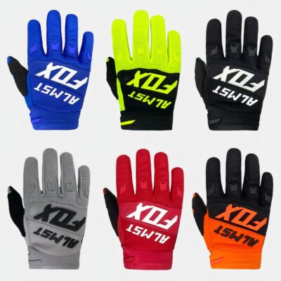 Photo représentant six gants de moto pour enfant avec marque sur le dessus de la main en six couleurs différentes et tous bicolores, le tout sur fond blanc