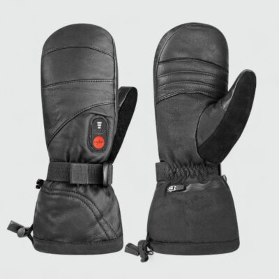 Gants chauffants électriques en cuir disposant d'un bouton permettant de régler la température rouge, sur fond gris.